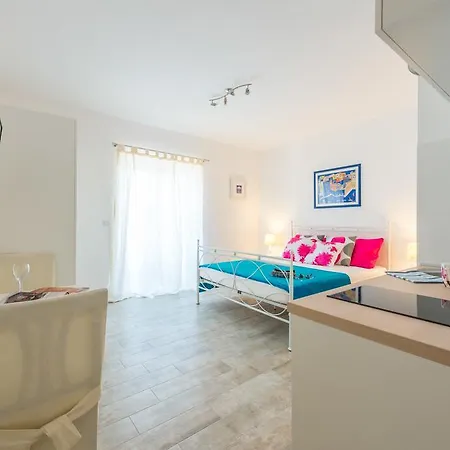 Bay View Studio Апартаменты